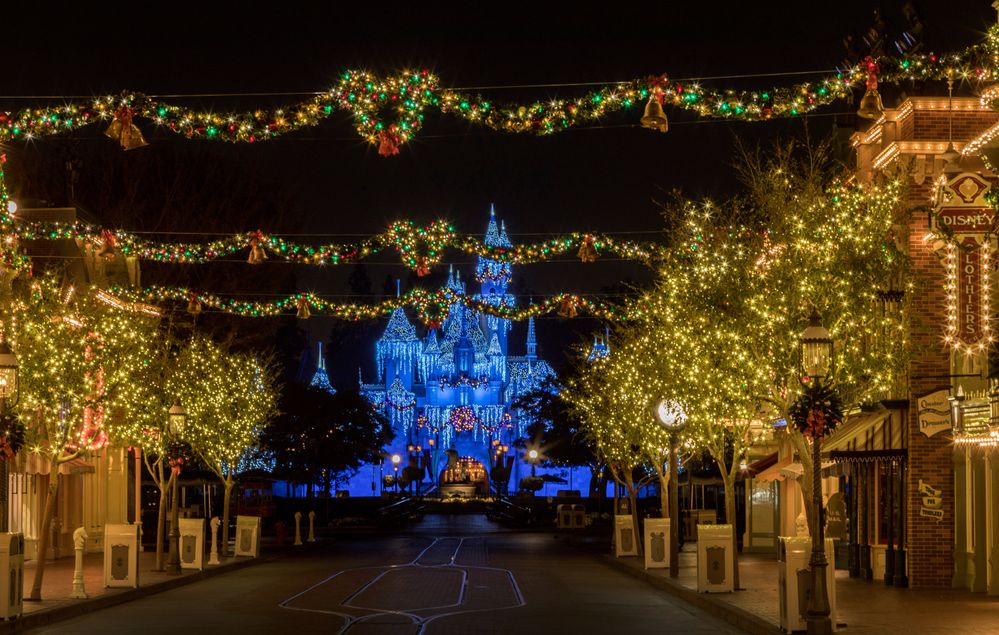 Disneyland christmas.jpg