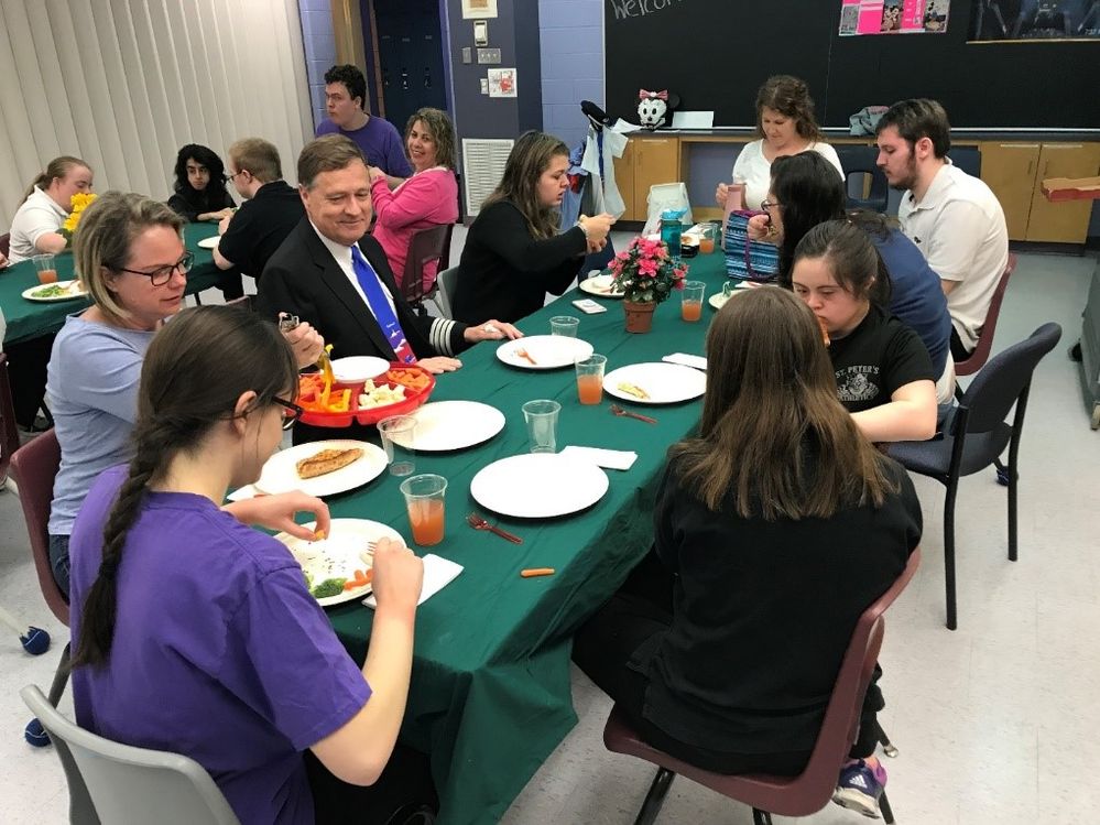 Students gather to eat lunch with Craig and Ken
