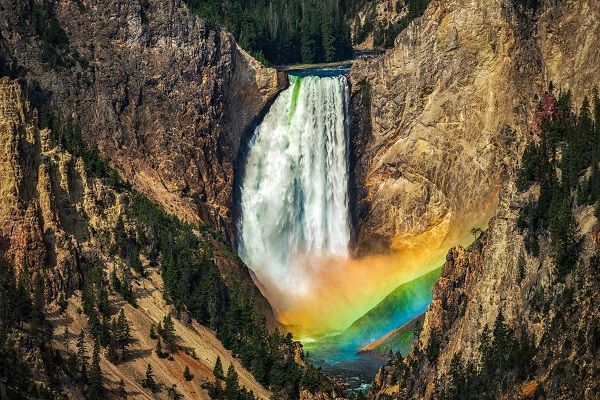 A rainbow welcomes us at the Grand Canyon of Yellowstone National Park