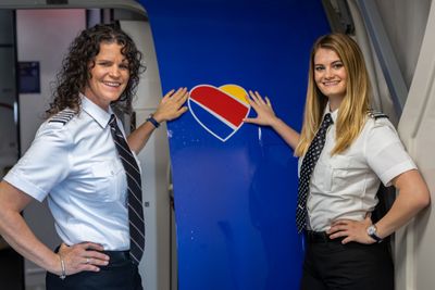 Southwest’s First Mother/Daughter Pilot Duo Takes Flight